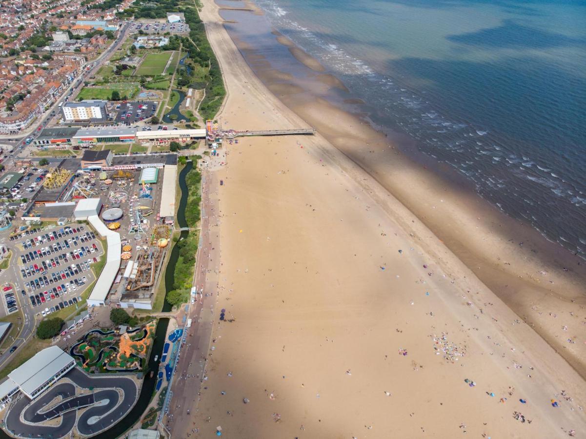 Hotel Beautiful 6 Berth Caravan With Decking At Southview Holiday Park Ref 33024O Skegness Esterno foto